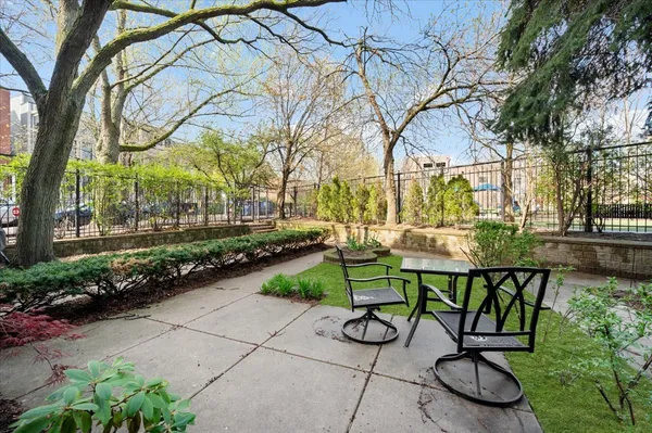 $5,400 | 1214 West School Street, Chicago, IL 60657