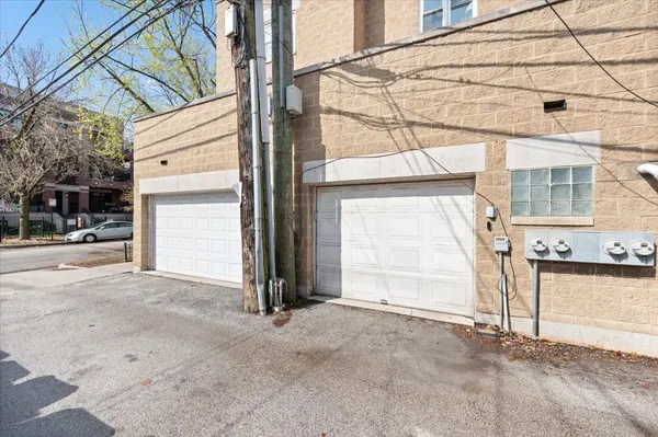 $5,400 | 1214 West School Street, Chicago, IL 60657