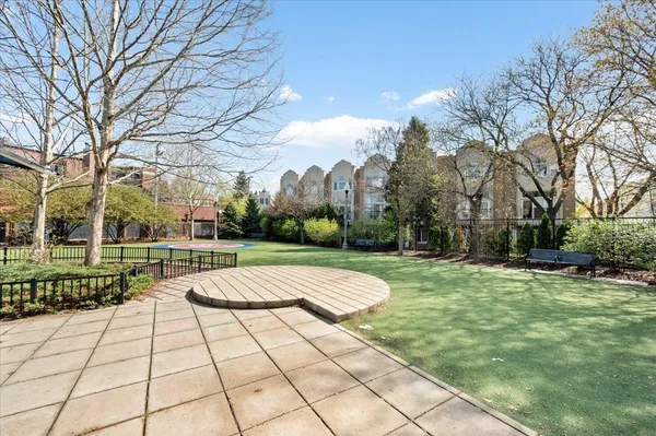 $5,400 | 1214 West School Street, Chicago, IL 60657