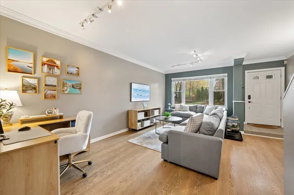 $5,400 | 1214 West School Street, Chicago, IL 60657