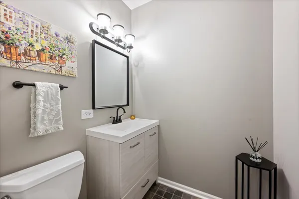 $5,400 | 1214 West School Street, Chicago, IL 60657