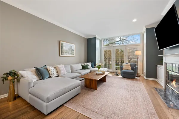 $5,400 | 1214 West School Street, Chicago, IL 60657