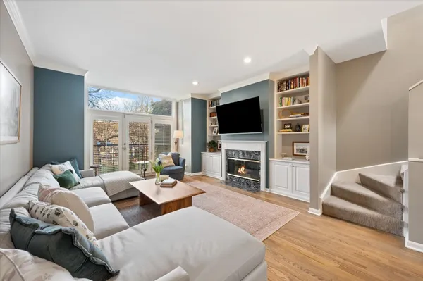 $5,400 | 1214 West School Street, Chicago, IL 60657