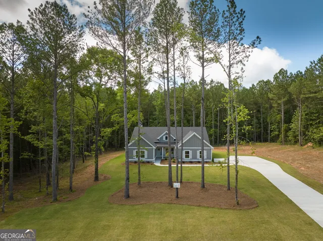 a house view with a outdoor space