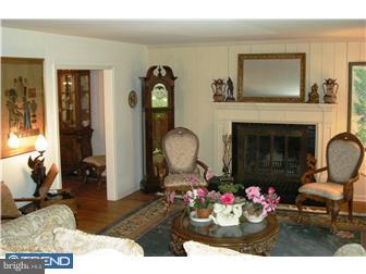 1047 Tenby Road Berwyn, PA 19312 - Photo 2 of 9 Living Room