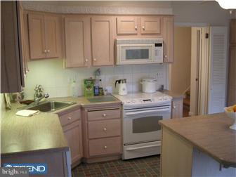 1047 Tenby Road Berwyn, PA 19312 - Photo 5 of 9 Kitchen
