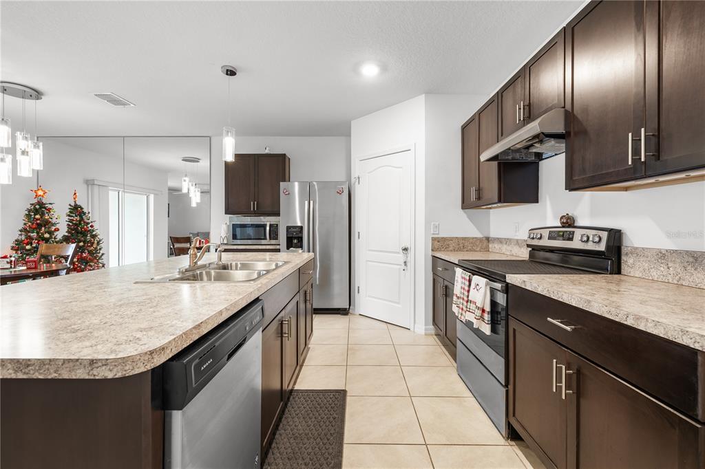 415 Francisco Way Kissimmee, FL 34758 - Photo 2 of 22