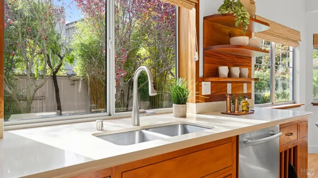 $1,099,000 | 63 Windsor Lane, Petaluma, CA 94952