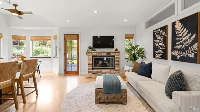 $1,099,000 | 63 Windsor Lane, Petaluma, CA 94952