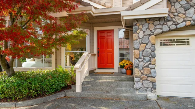 $1,099,000 | 63 Windsor Lane, Petaluma, CA 94952