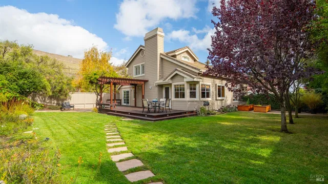 $1,099,000 | 63 Windsor Lane, Petaluma, CA 94952
