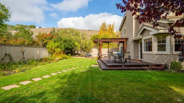$1,099,000 | 63 Windsor Lane, Petaluma, CA 94952