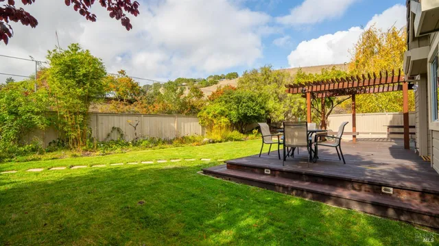 $1,099,000 | 63 Windsor Lane, Petaluma, CA 94952