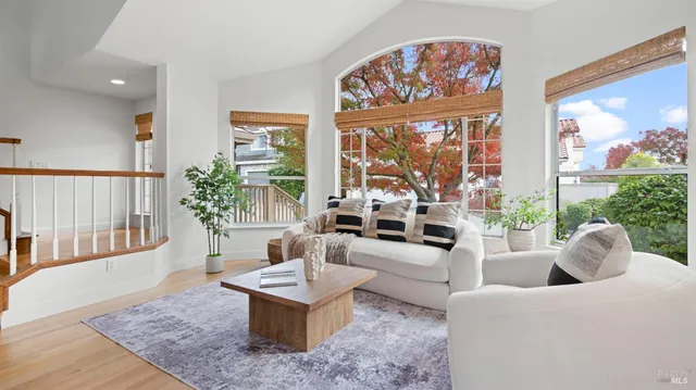 $1,099,000 | 63 Windsor Lane, Petaluma, CA 94952