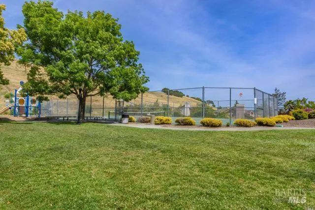 $1,099,000 | 63 Windsor Lane, Petaluma, CA 94952