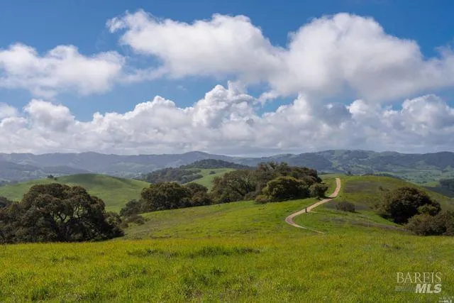 $1,099,000 | 63 Windsor Lane, Petaluma, CA 94952