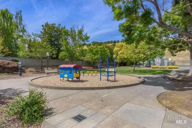 $1,099,000 | 63 Windsor Lane, Petaluma, CA 94952