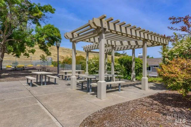 $1,099,000 | 63 Windsor Lane, Petaluma, CA 94952