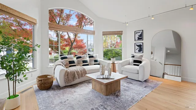 $1,099,000 | 63 Windsor Lane, Petaluma, CA 94952