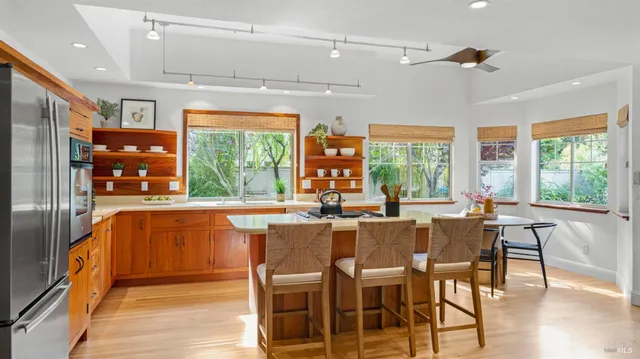 $1,099,000 | 63 Windsor Lane, Petaluma, CA 94952