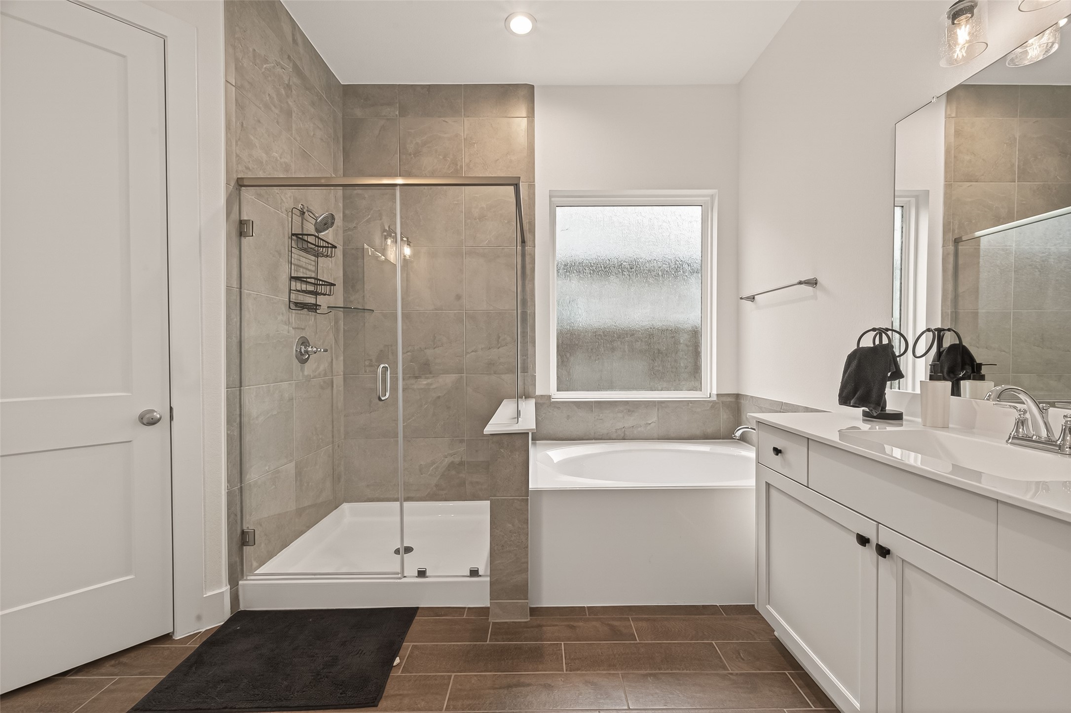 5019 Country Mdws Trail Rosharon, TX 77583 - Photo 35 of 49 a bathroom with a tub shower vanity and sink