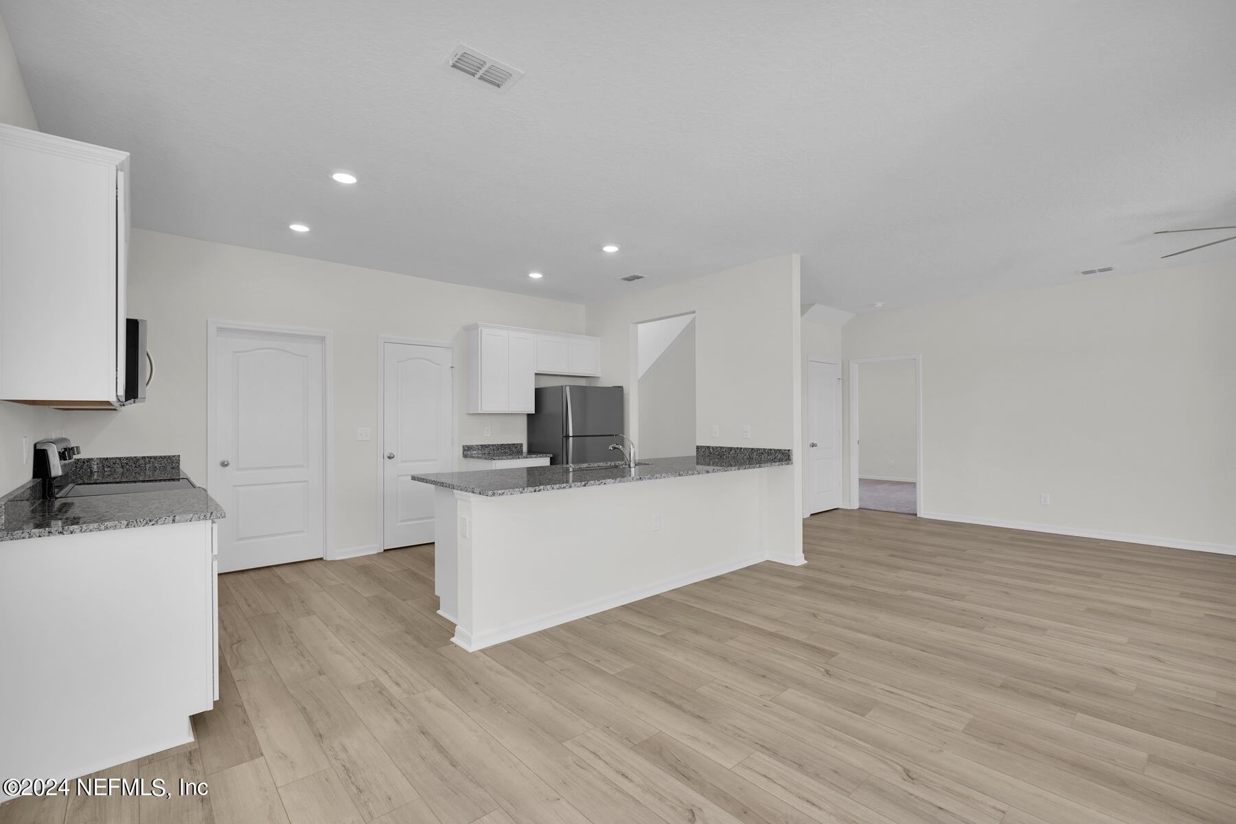 6900 Myrtle Oak Road Jacksonville, FL 32219 - Photo 5 of 11 Florida_Four Winds_R_009