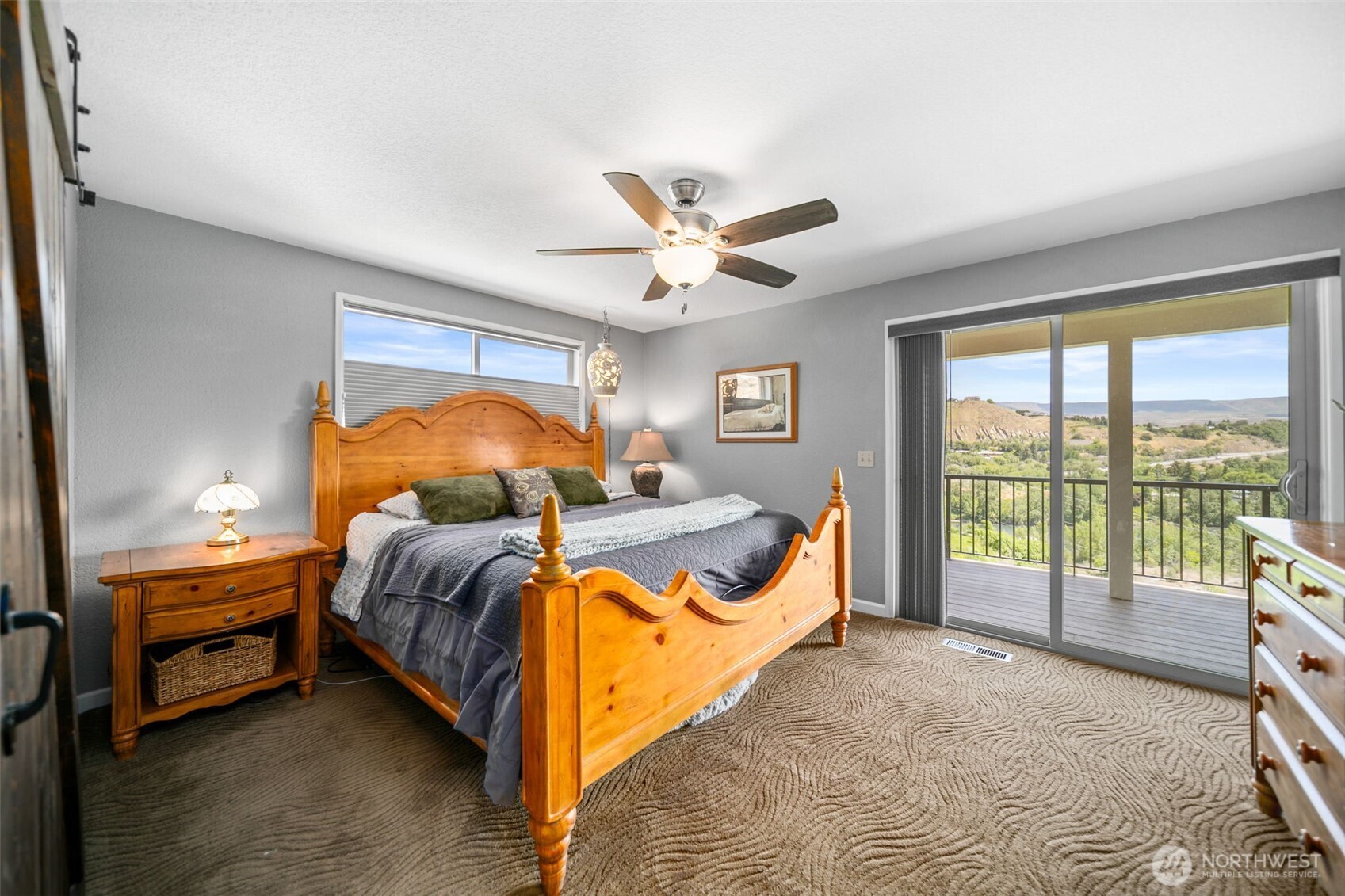 1901 Sleepy Hollow Road Wenatchee, WA 98801 - Photo 19 of 40 a bed room with a bed and a large window