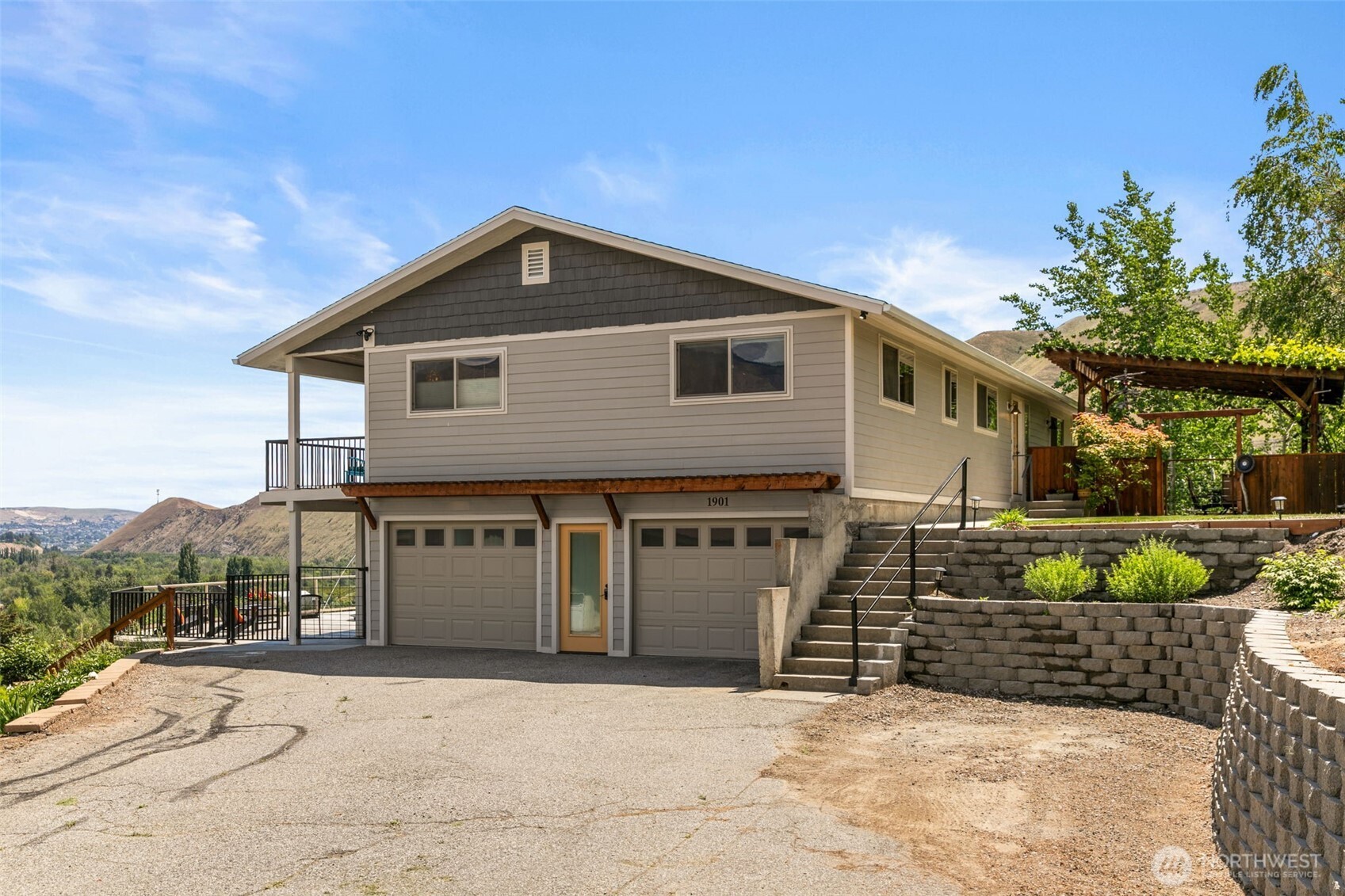 1901 Sleepy Hollow Road Wenatchee, WA 98801 - Photo 2 of 40 a front view of a house with a yard and garage