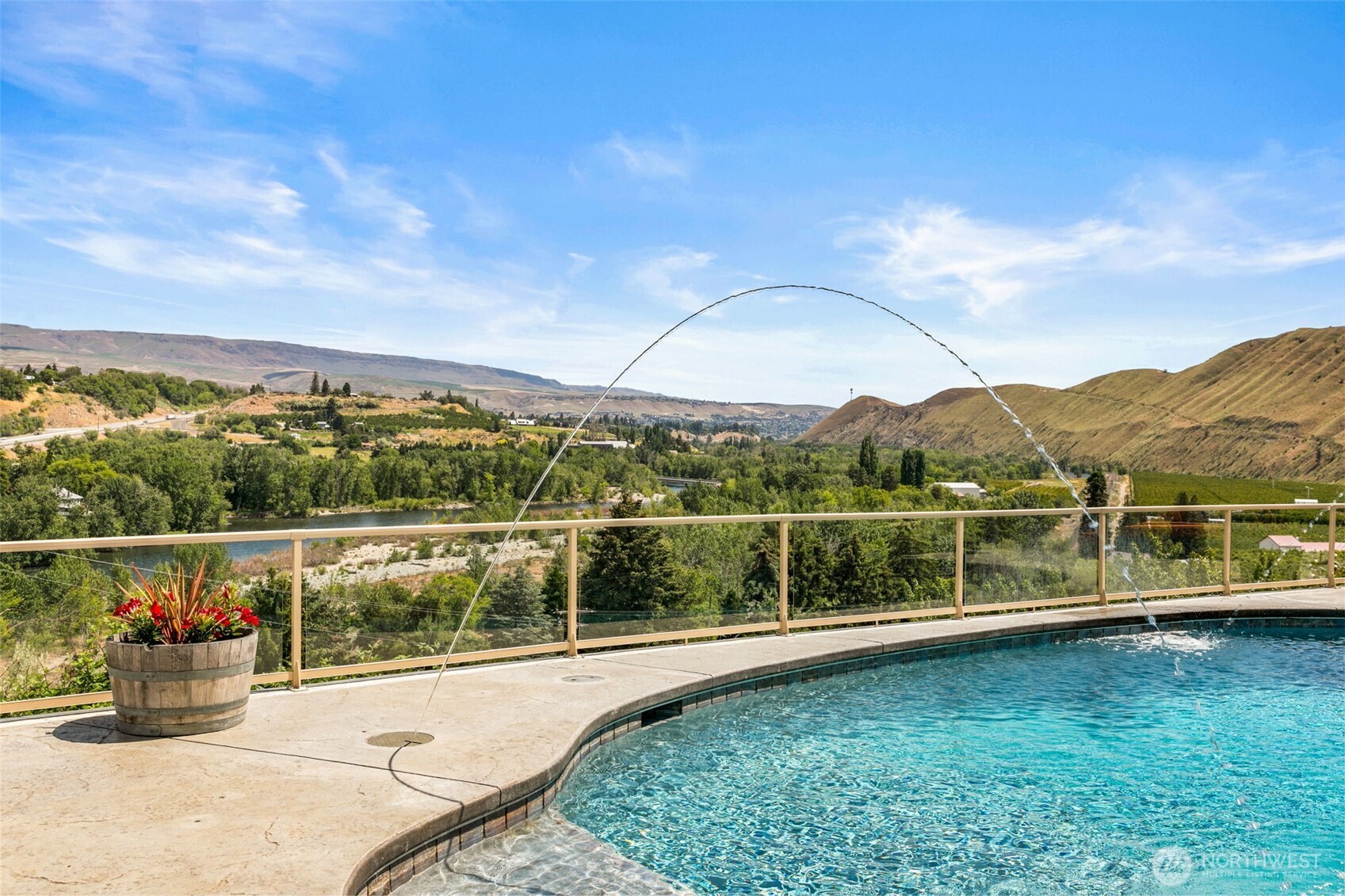 1901 Sleepy Hollow Road Wenatchee, WA 98801 - Photo 28 of 40 a terrace with water view