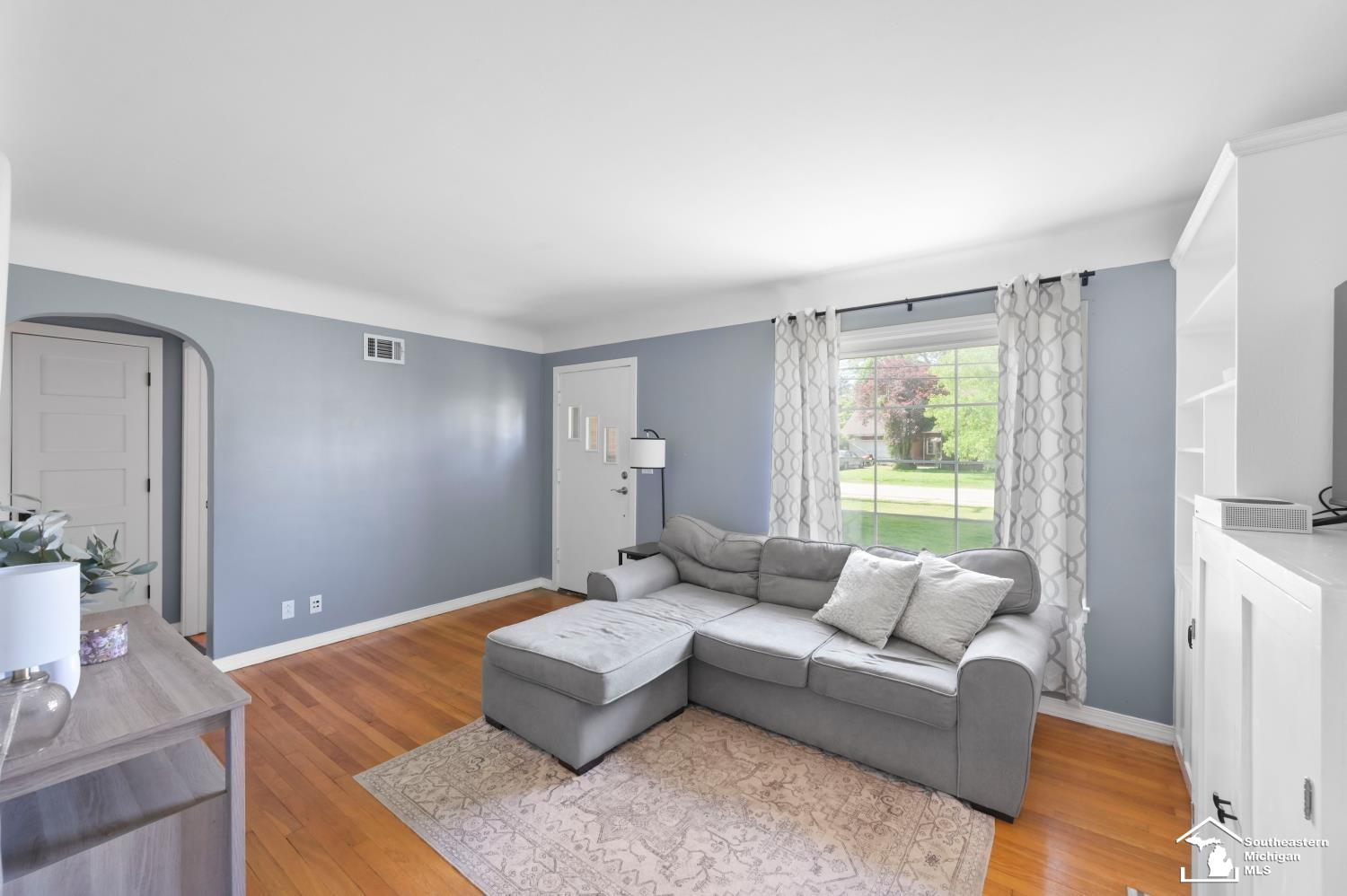 5864 Edgewood Boulevard Monroe, MI 48161 - Photo 7 of 25 50209778-ef038143-3628-4b2b-9f13-134f133614e6.JPG