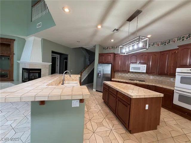 $2,850 | 9604 Coral Rose Court, Las Vegas, NV 89134