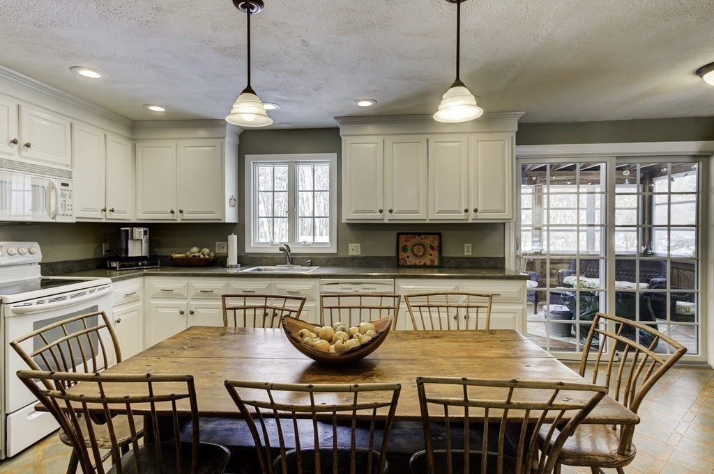 6 Stephanie Road Medway, MA 02053 - Photo 11 of 30 Gallery Image 11