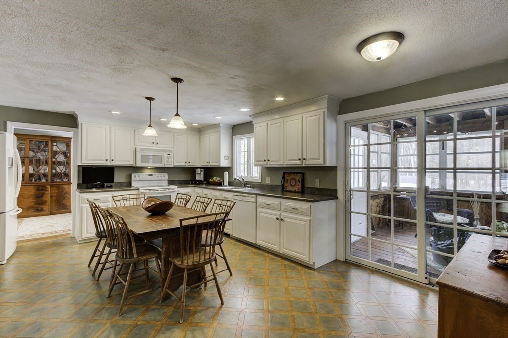 6 Stephanie Road Medway, MA 02053 - Photo 7 of 30 Gallery Image 7