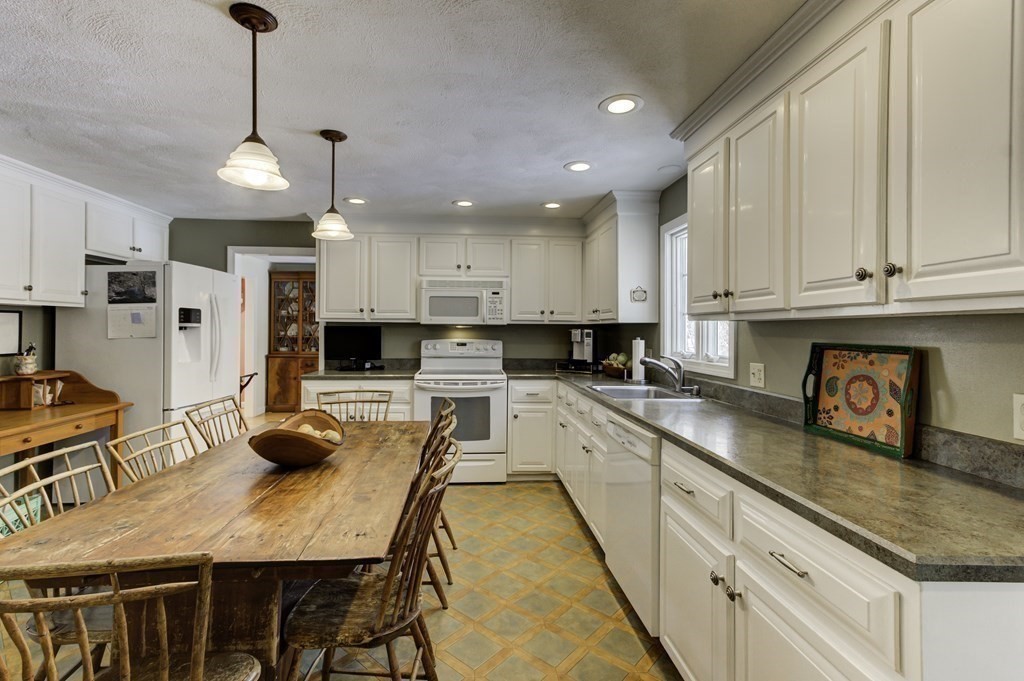 6 Stephanie Road Medway, MA 02053 - Photo 9 of 30 Gallery Image 9