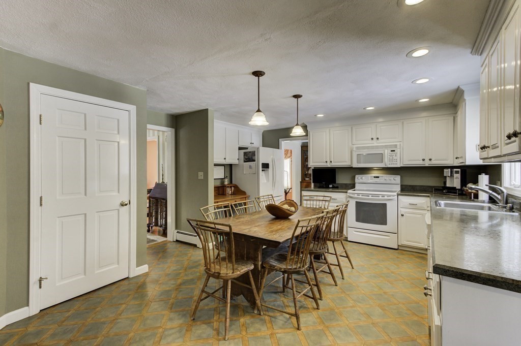 6 Stephanie Road Medway, MA 02053 - Photo 10 of 30 Gallery Image 10