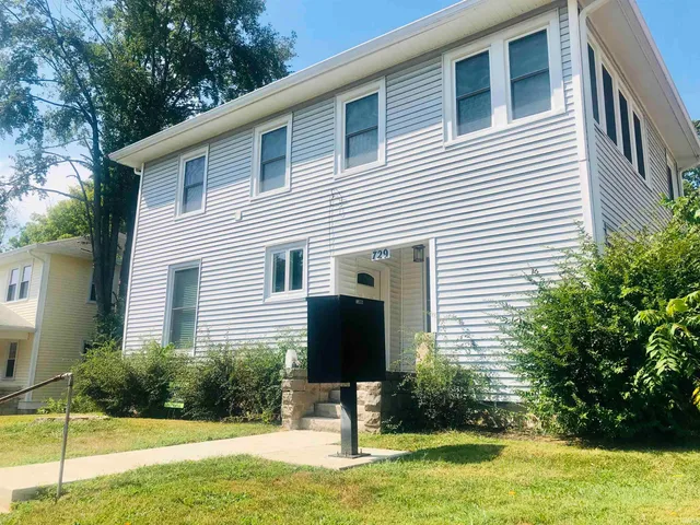 $2,125 | 729 East Hunter Avenue, Unit 2, Bloomington, IN 47401