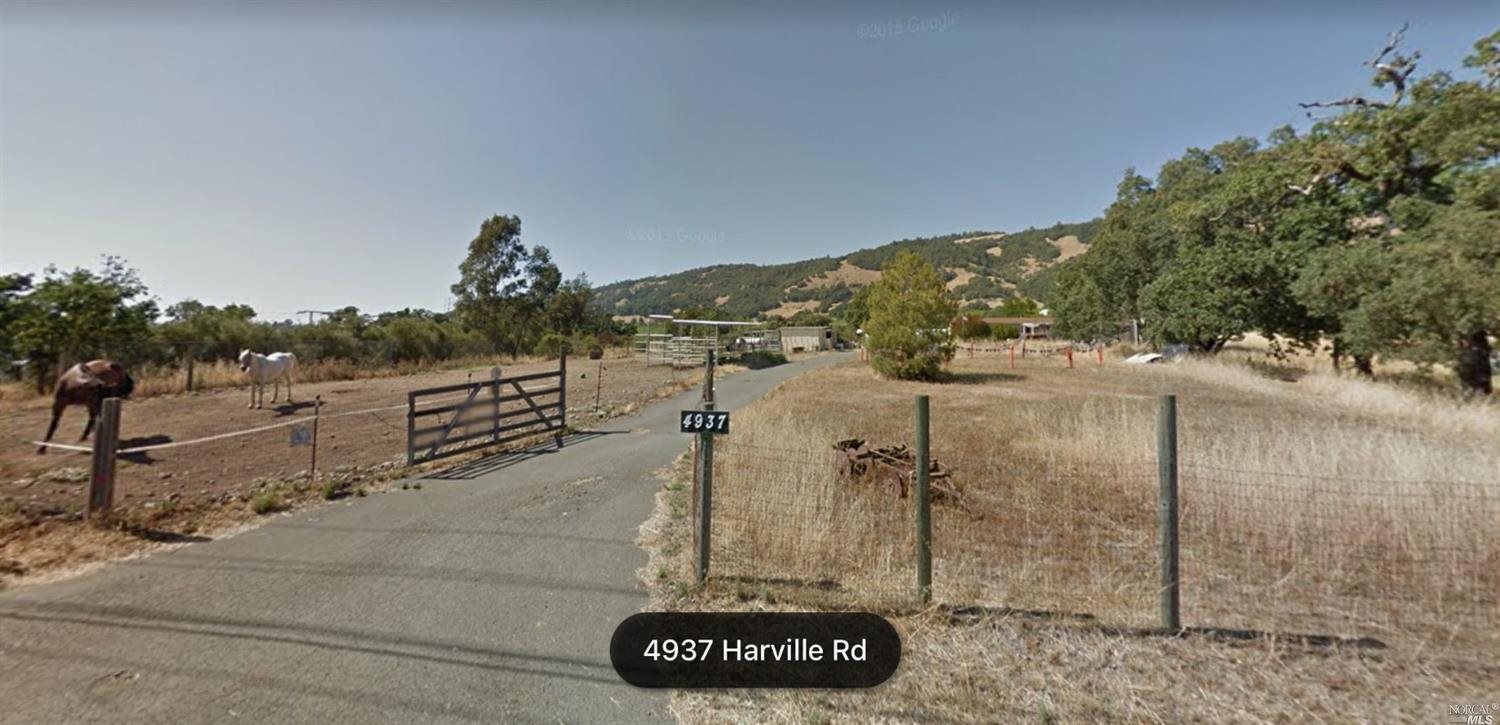 Paved entrance leads you to 1.67 acres of surrounding views of hills and tree tops. Dry season.