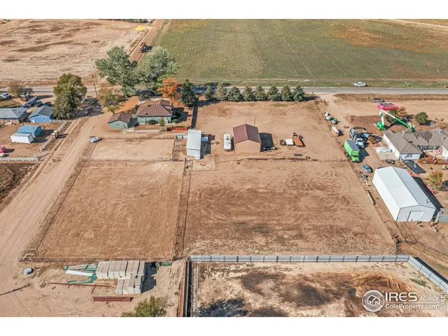 a view of a terrace with a outdoor space