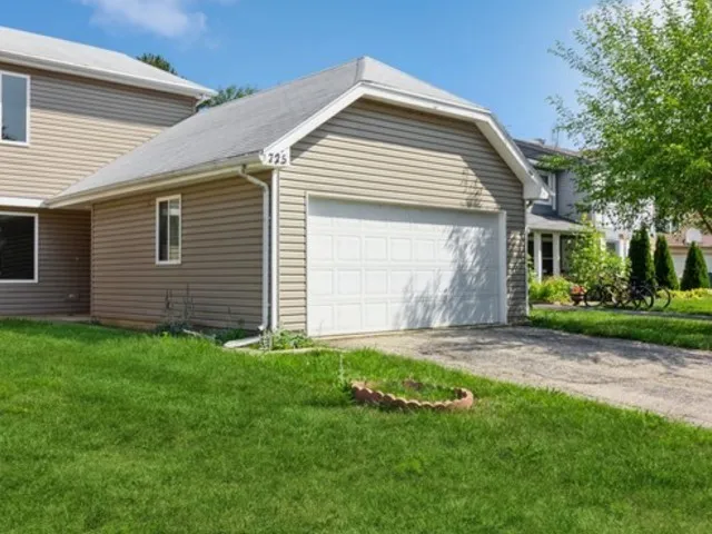 $1,975 | 725 Clearwood Court, Aurora, IL 60504