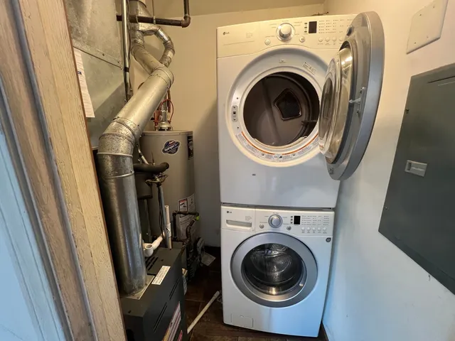 $1,975 | 725 Clearwood Court, Aurora, IL 60504