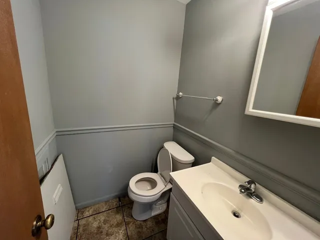 $1,975 | 725 Clearwood Court, Aurora, IL 60504