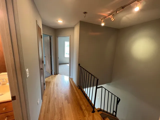 $1,975 | 725 Clearwood Court, Aurora, IL 60504