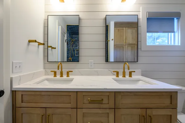 $4,850 | 2620 Main Street, Unit 9, Glastonbury, CT 06033