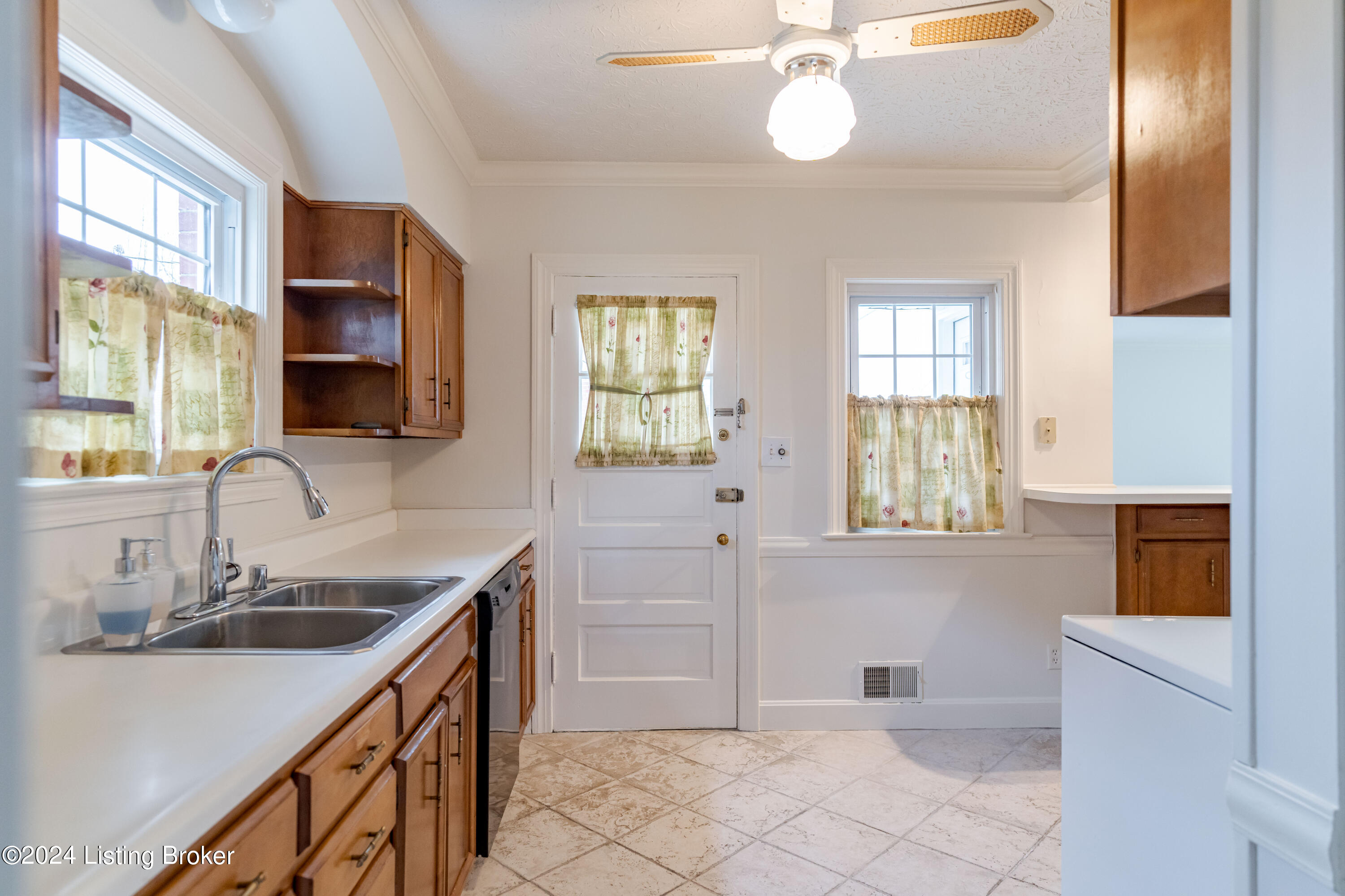 2620 Meadow Road Louisville, KY 40205 - Photo 44 of 61 DSC05855