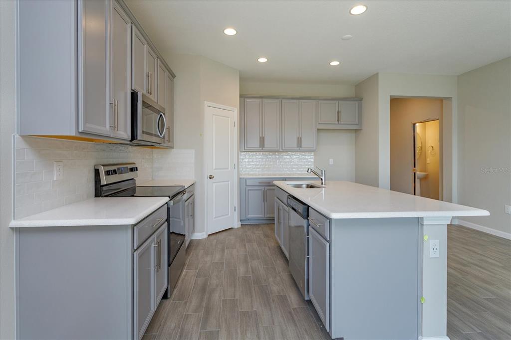 2914 Supermarine Road Tavares, FL 32778 - Photo 5 of 18 Gallery Image 5