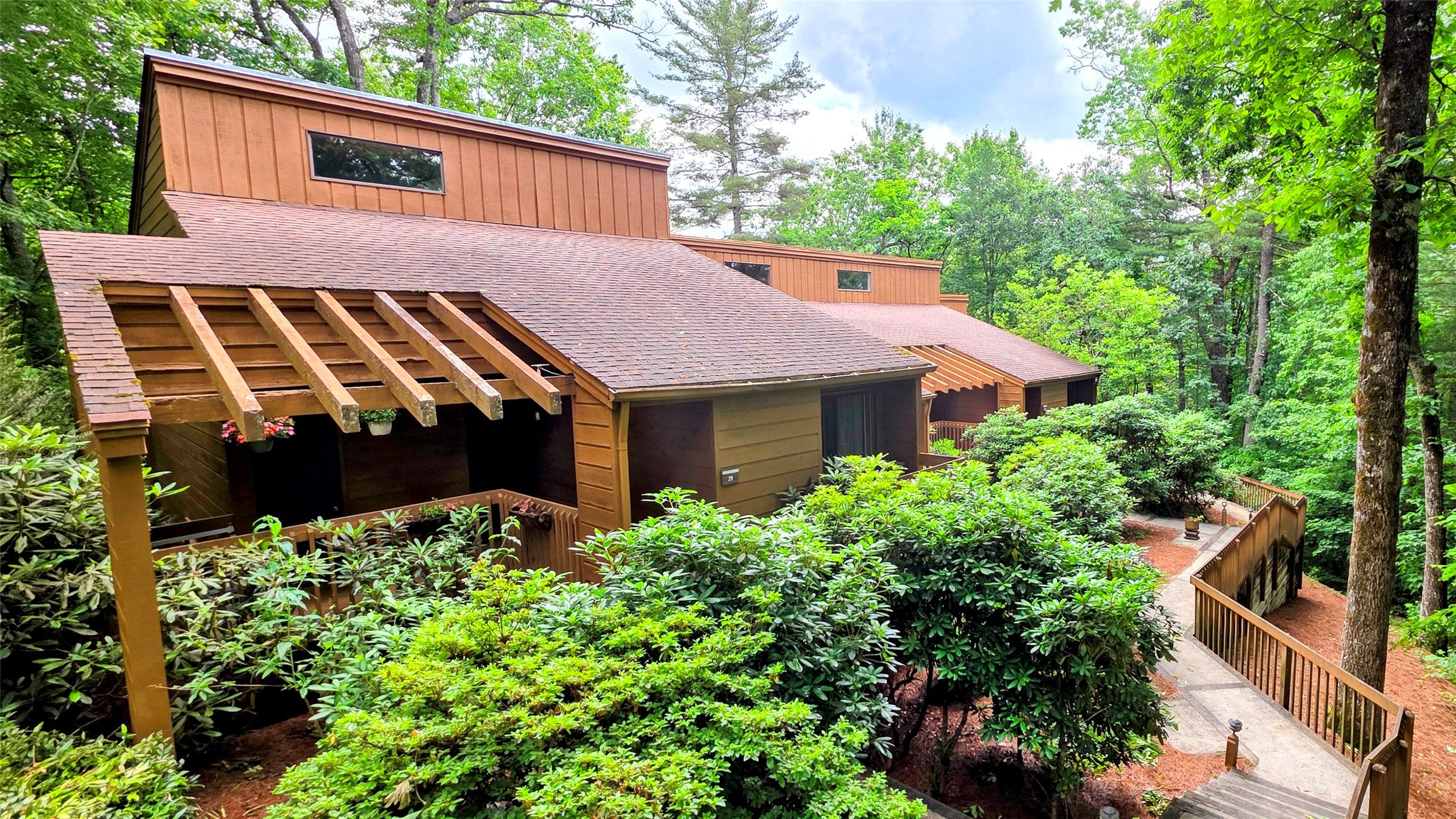 19 Emerald Cove Road, Unit 30 Sapphire, NC 28774 - Photo 2 of 28 Gallery Image 2