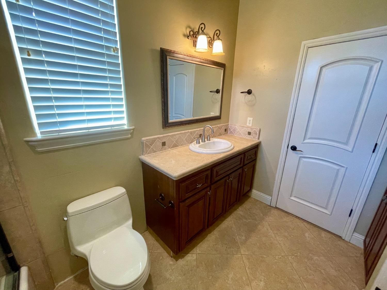 16052 West Middleton Avenue Kerman, CA 93630 - Photo 31 of 77