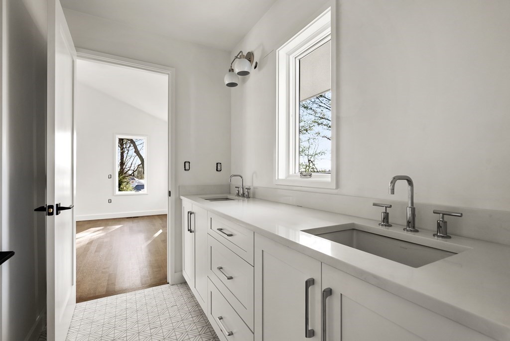 92 Royalston Road Wellesley, MA 02481 - Photo 26 of 40