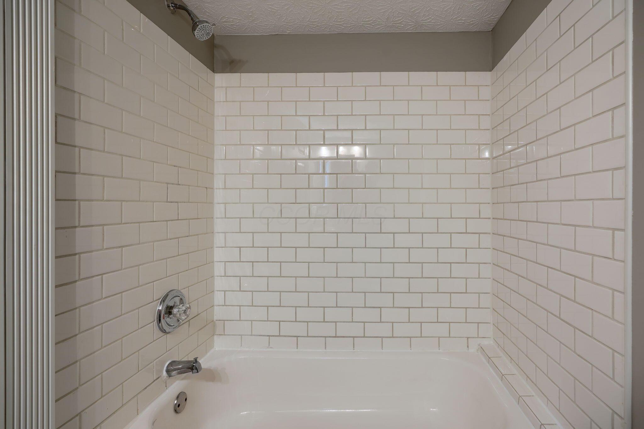 220 Ravine Ridge Drive North Powell, OH 43065 - Photo 38 of 66 1st Floor Full Bathroom