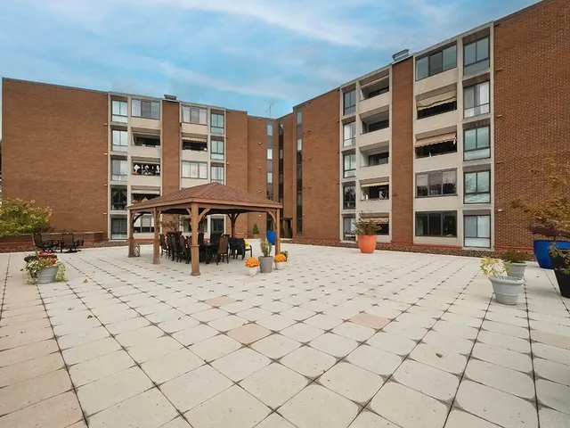 $339,000 | 900 Washington Road, Unit 512, Pittsburgh, PA 15228